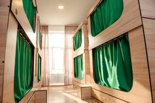 Хостелы NiceHostel Актобе Кровать в общем номере для мужчин с 4 кроватями-3